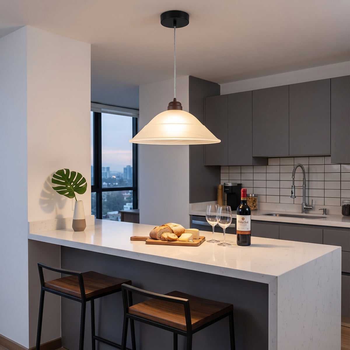 Lámpara Colgante C-40 Herraje Chocolate Altura Ajustable Campana de Cristal